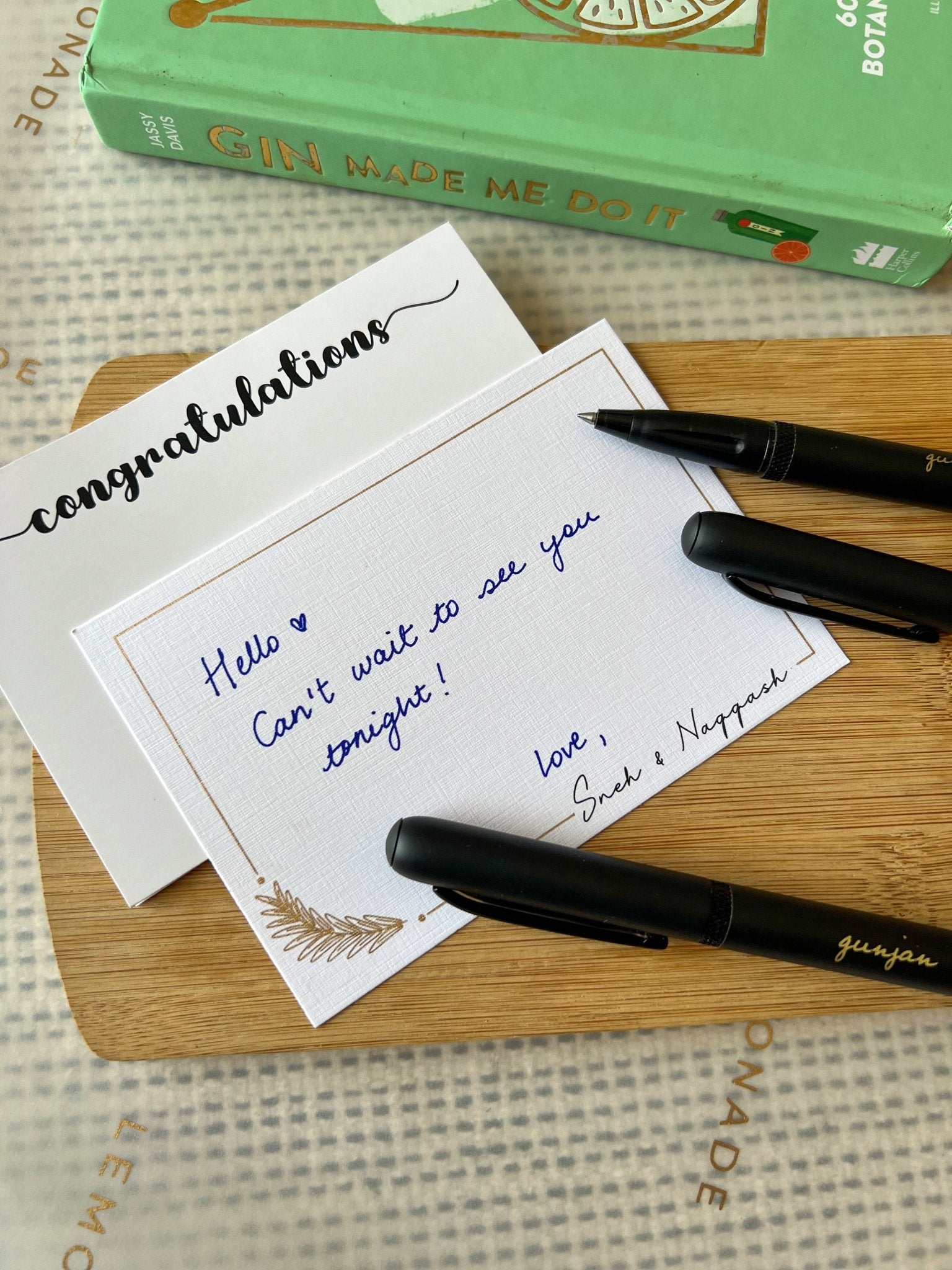 An elegant and practical gift option for colleagues, friends, family, or special occasions.