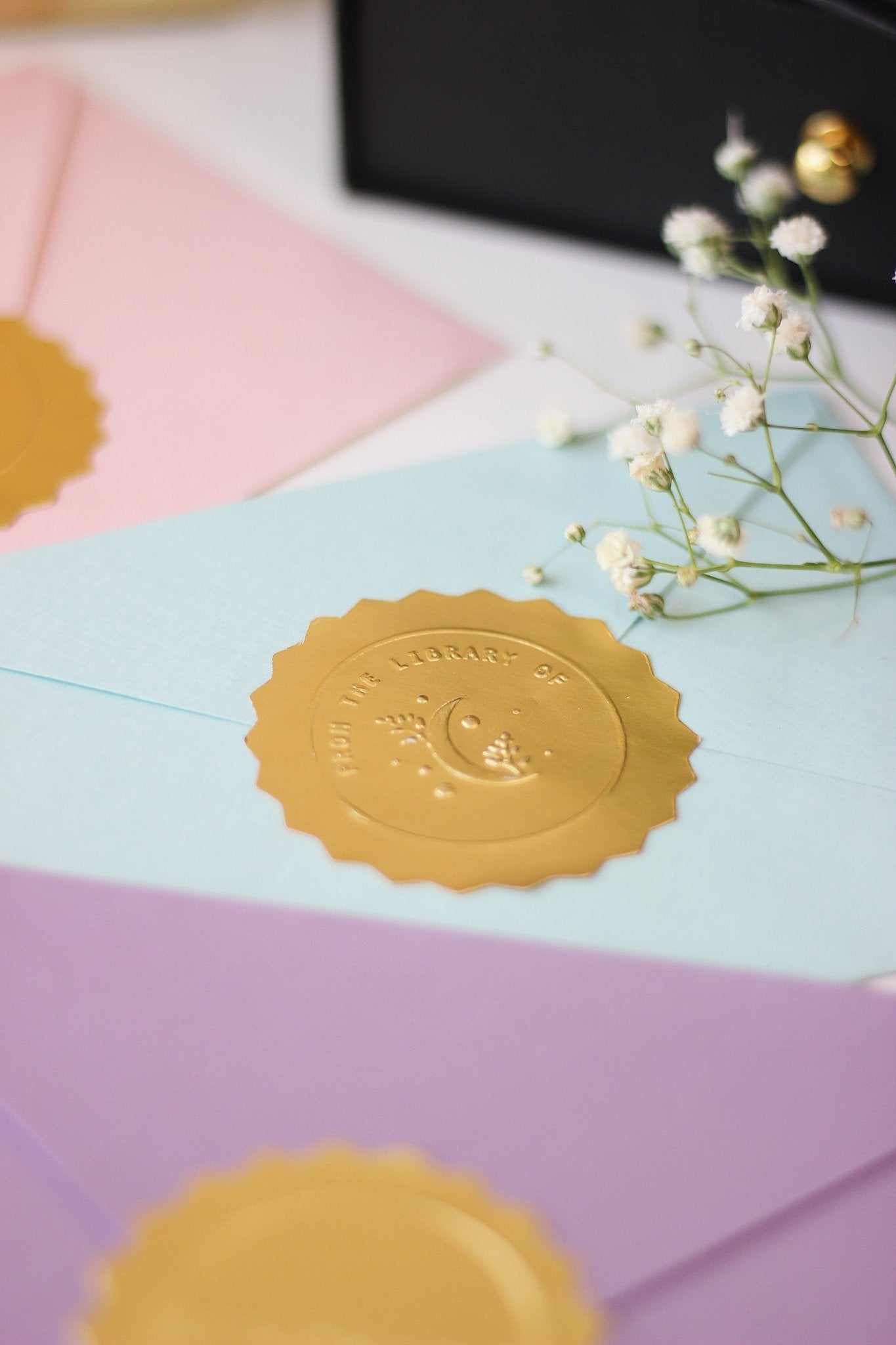 Personalized paper embosser set – custom embossing stamp for stationery, books, and branding by Lemonade