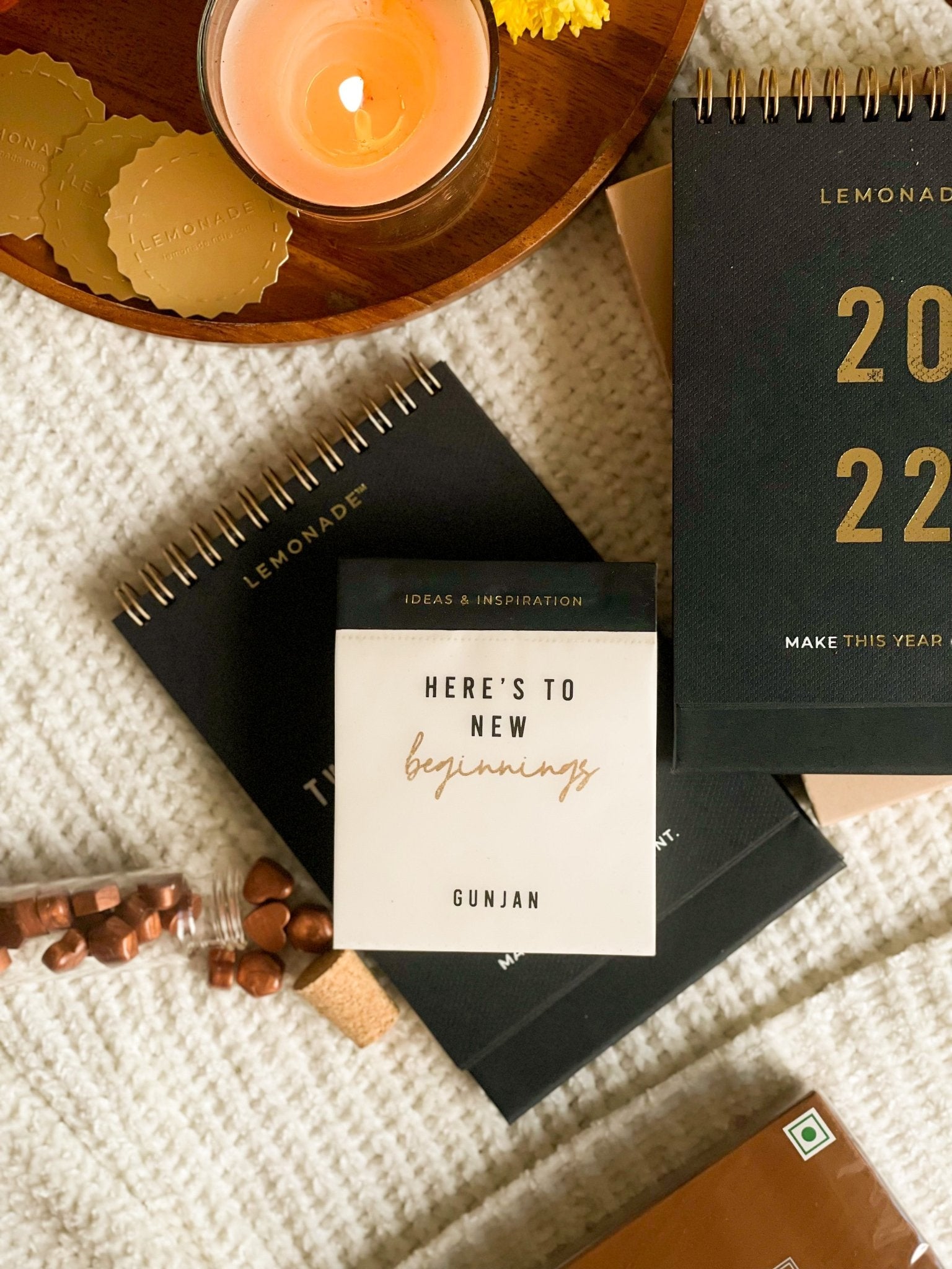 Stylish and functional stationery item
