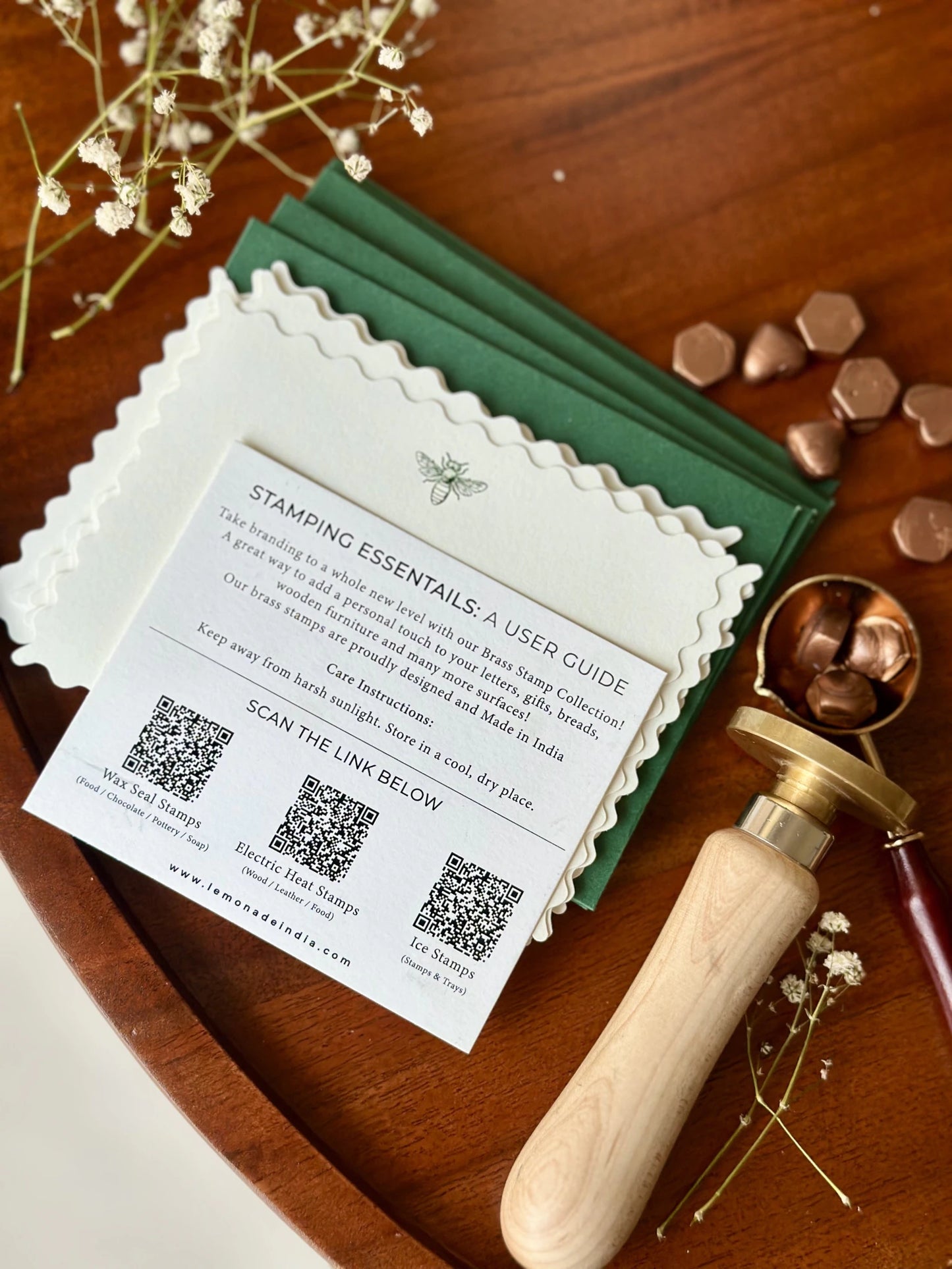 Wax seal starter kit for invitations with stamp, wax beads, envelopes and blank cards