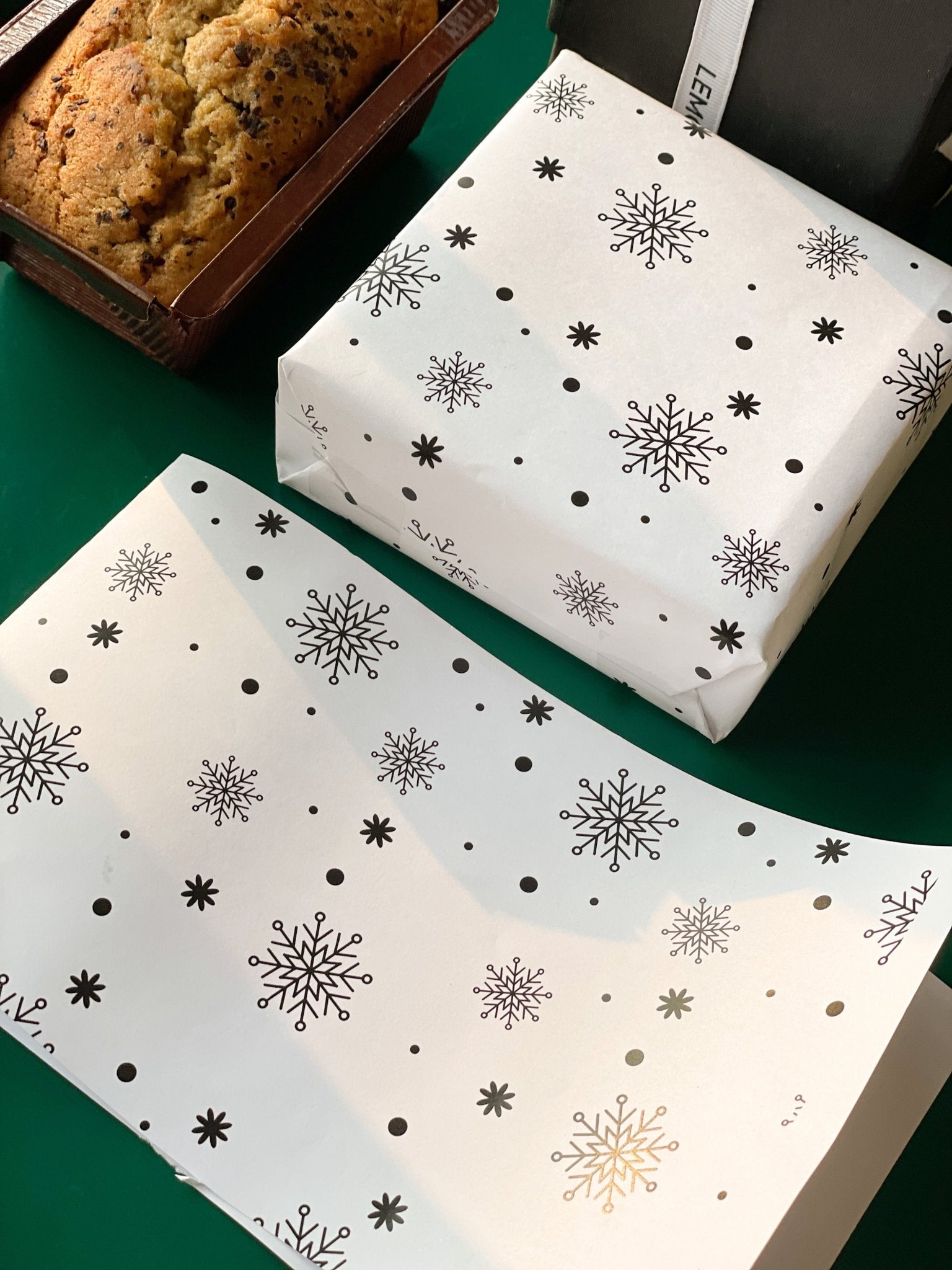 Pre Design - Christmas Gift Wrapping Sheets - Snowflakes - Black & White - Set of 10 - LemonadeStationery