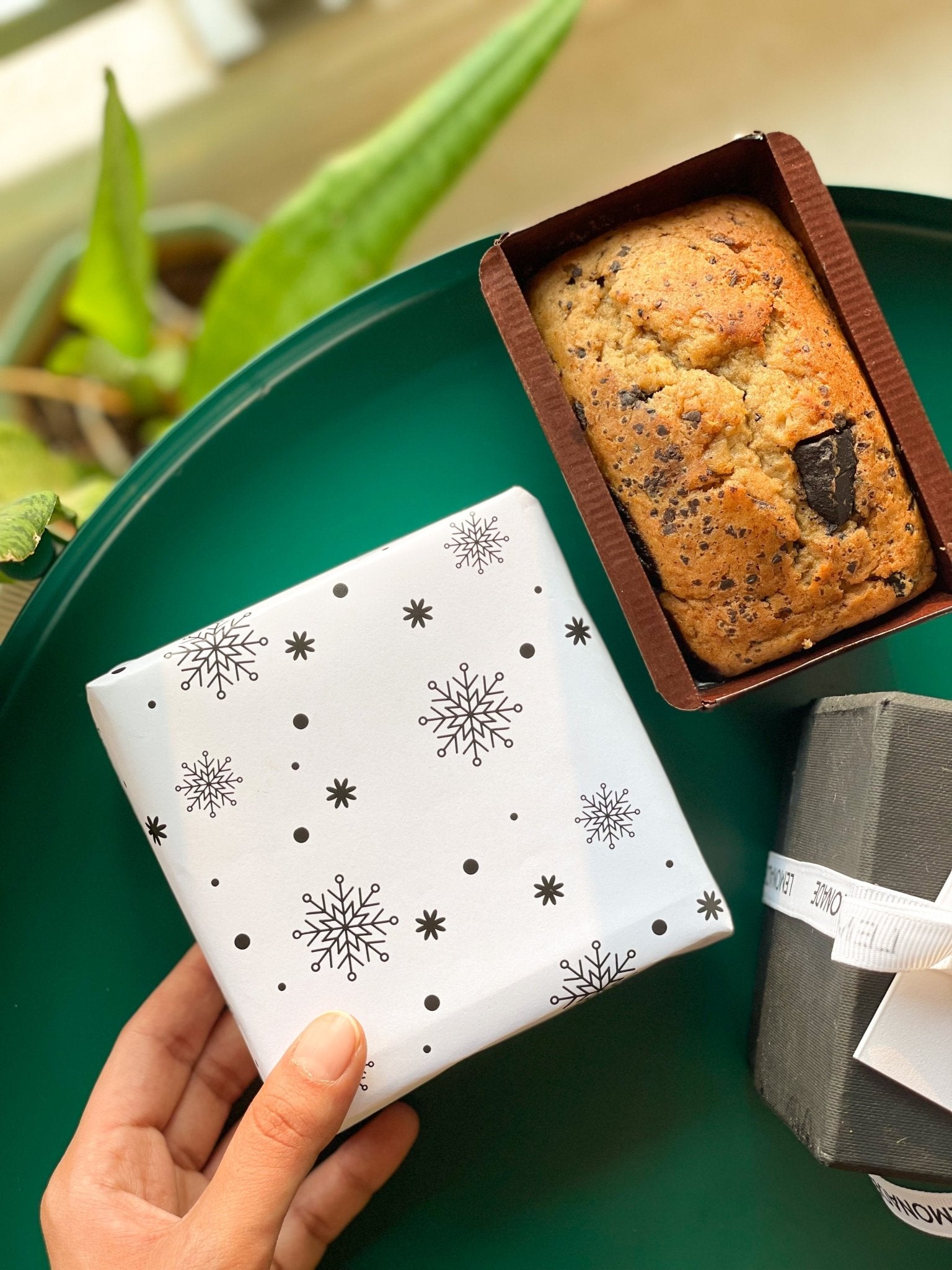 Pre Design - Christmas Gift Wrapping Sheets - Snowflakes - Black & White - Set of 10 - LemonadeStationery